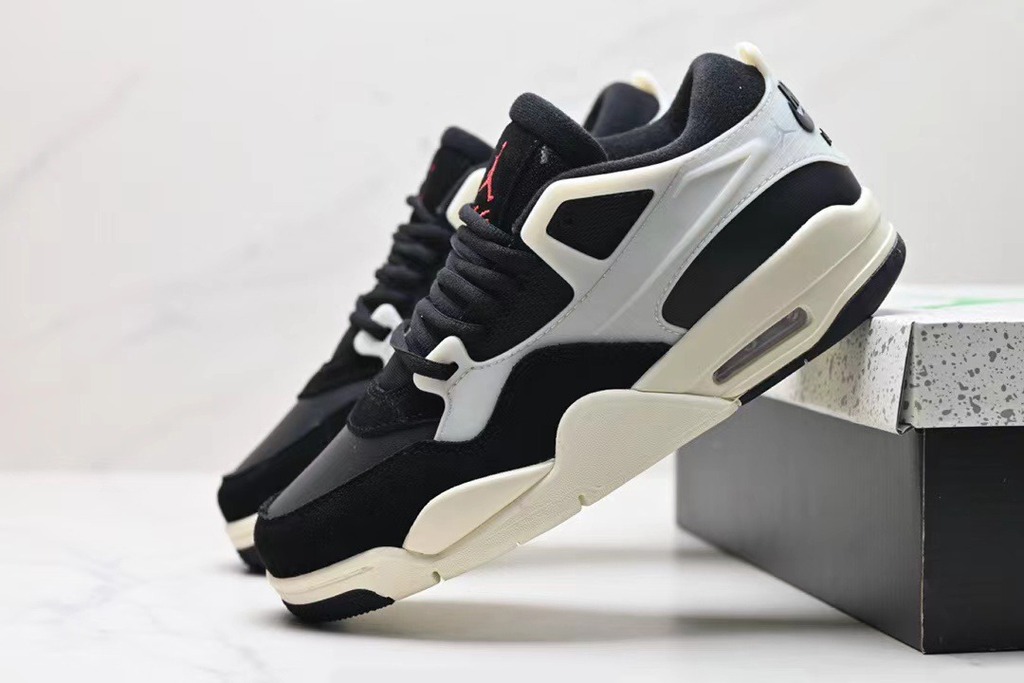 【新品】Nike Air Jordan 4 RM \